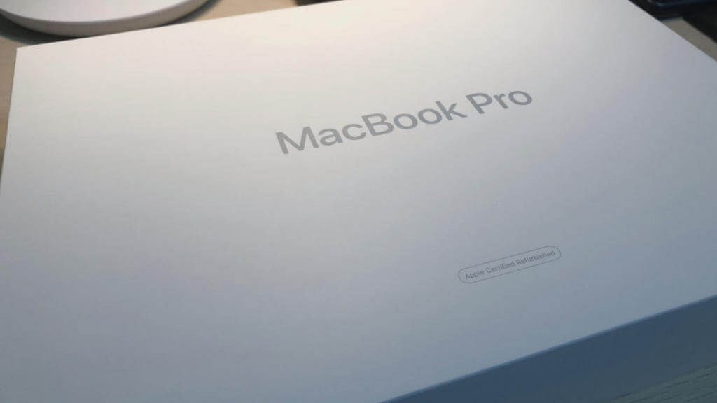 整備済製品のMacBook Proは白い外箱